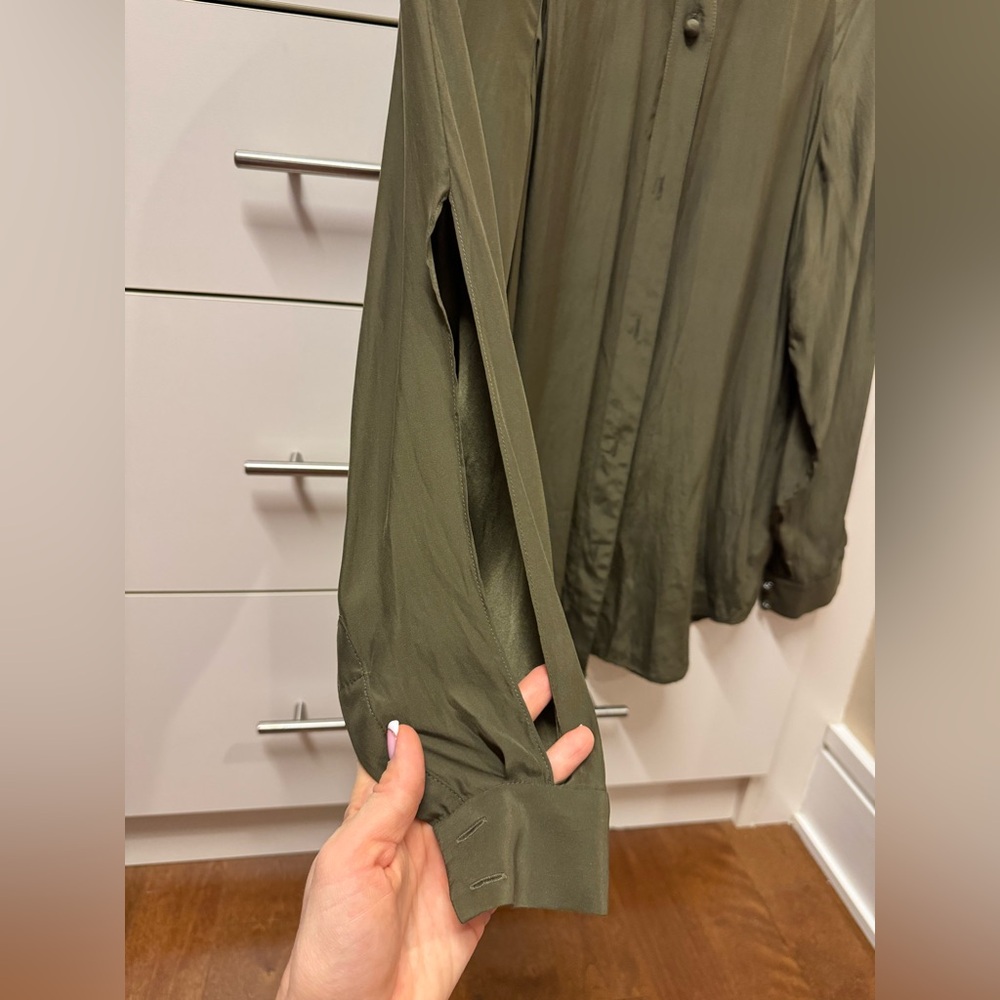 FRAME 100% silk blouse with bell sleeves with a slit, olive, size XS - Picture 16 of 17
